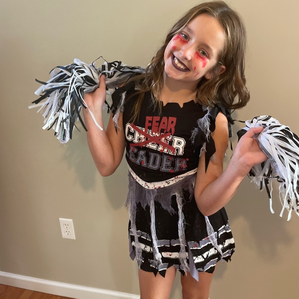 Fearleader Zombie Cheerleader Costume - Picture 4 of 5